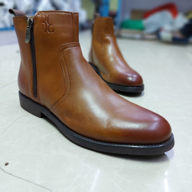 Classic leather boots for men