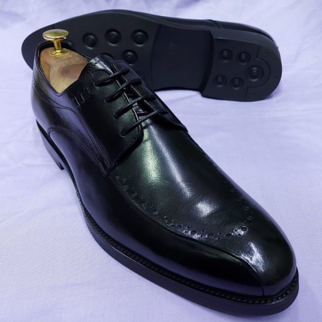 Classic men shoes