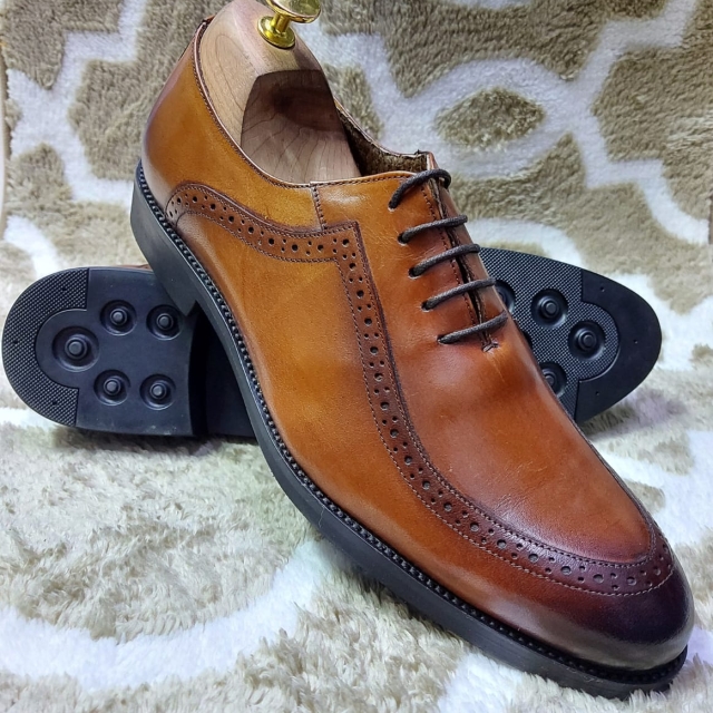 Luxurious men’s wear leather shoes