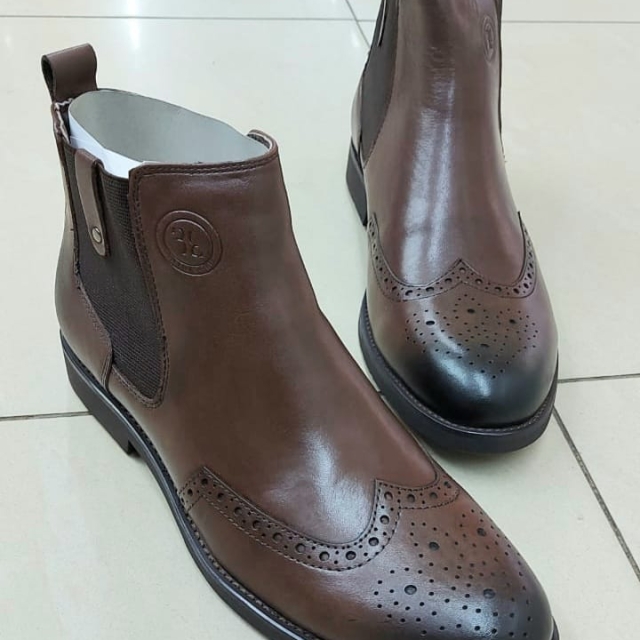 Executive leather boots for men